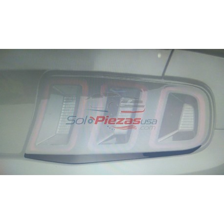 FORD MUSTANG PILOTO TRASERO MOLDURA